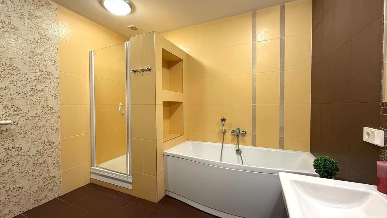 חארקיב Bright House On 23 Serpnya מראה חיצוני תמונה